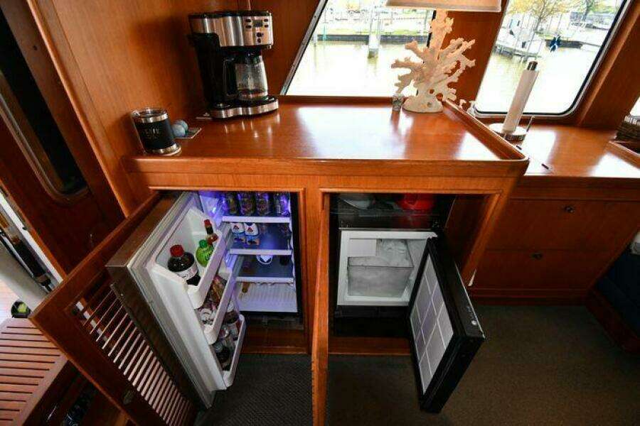 1986 Lowland 64 Pilot House Long Range Motor Yacht