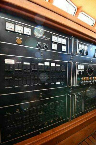 1986 Lowland 64 Pilot House Long Range Motor Yacht