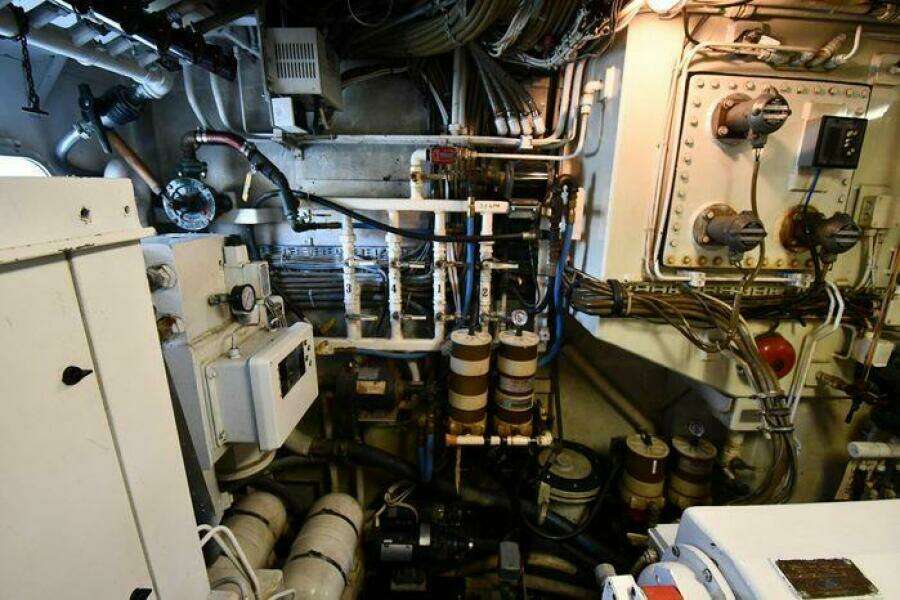 1986 Lowland 64 Pilot House Long Range Motor Yacht