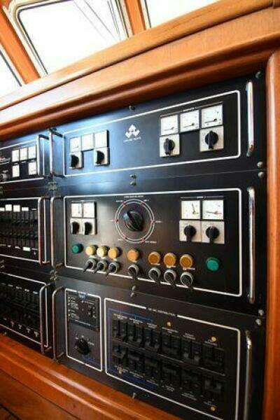 1986 Lowland 64 Pilot House Long Range Motor Yacht