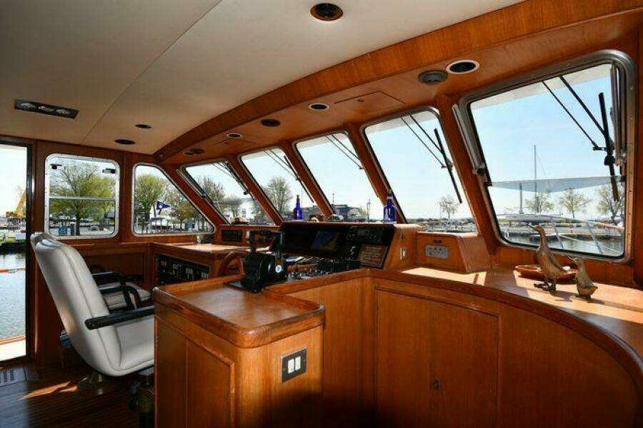 1986 Lowland 64 Pilot House Long Range Motor Yacht