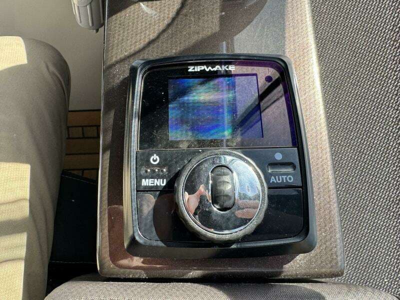 Zipwake_trim_controls