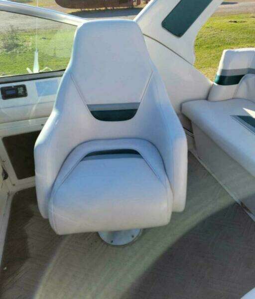 1989 Cruisers Yachts Esprit 3270