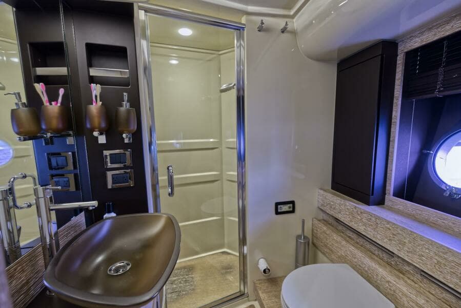 2015 Azimut 64 Flybridge