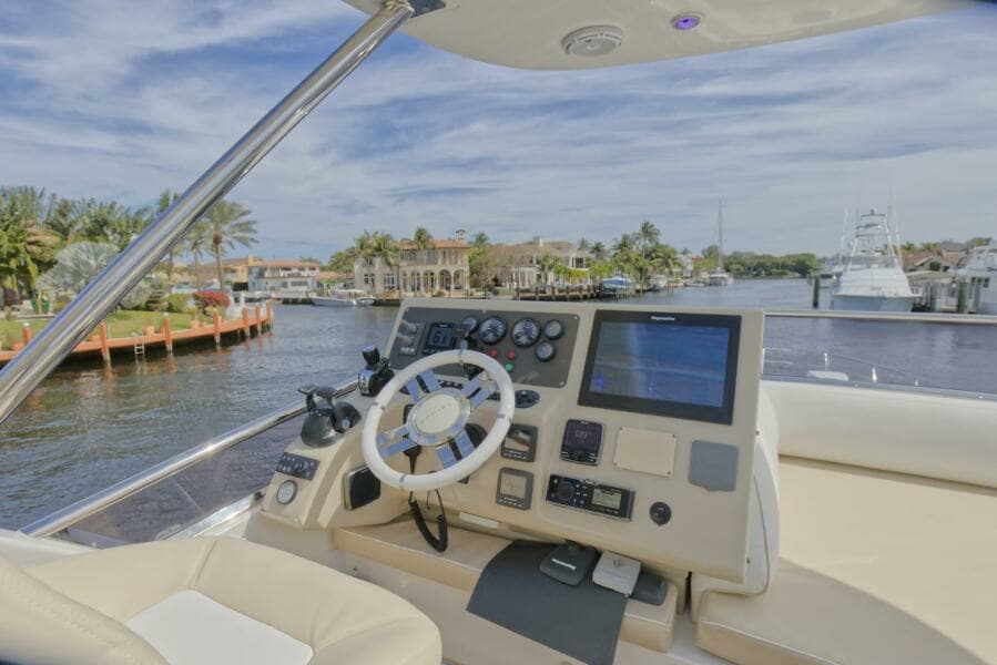 2015 Azimut 64 Flybridge