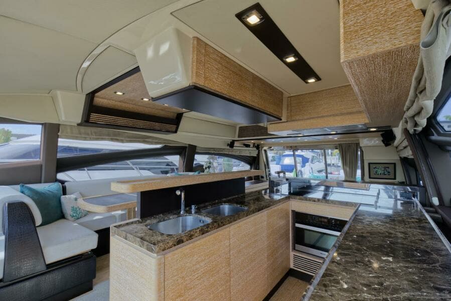 2015 Azimut 64 Flybridge