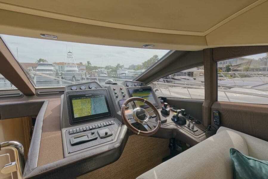 2015 Azimut 64 Flybridge