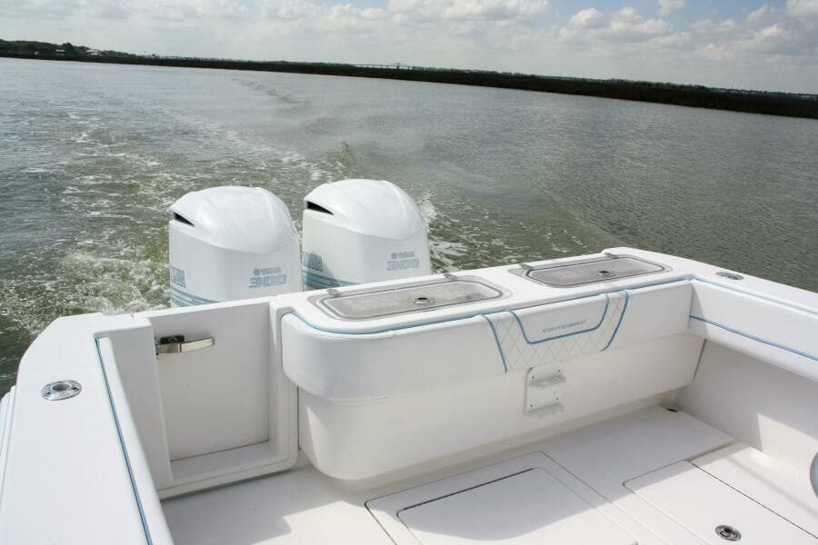 32 Contender 32ST- Cockpit 