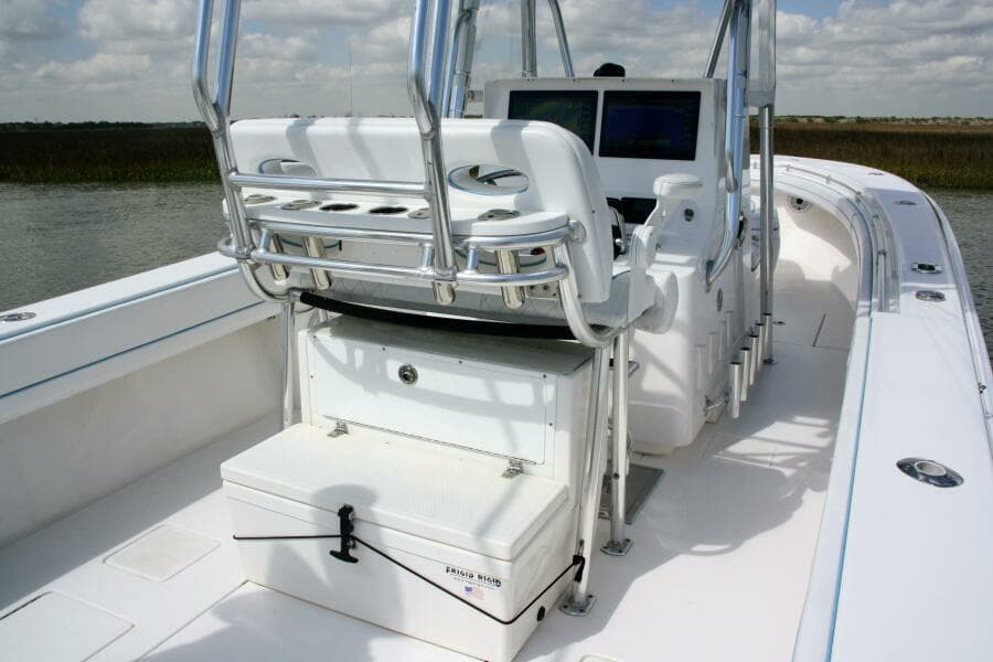 32 Contender 32ST- Helm