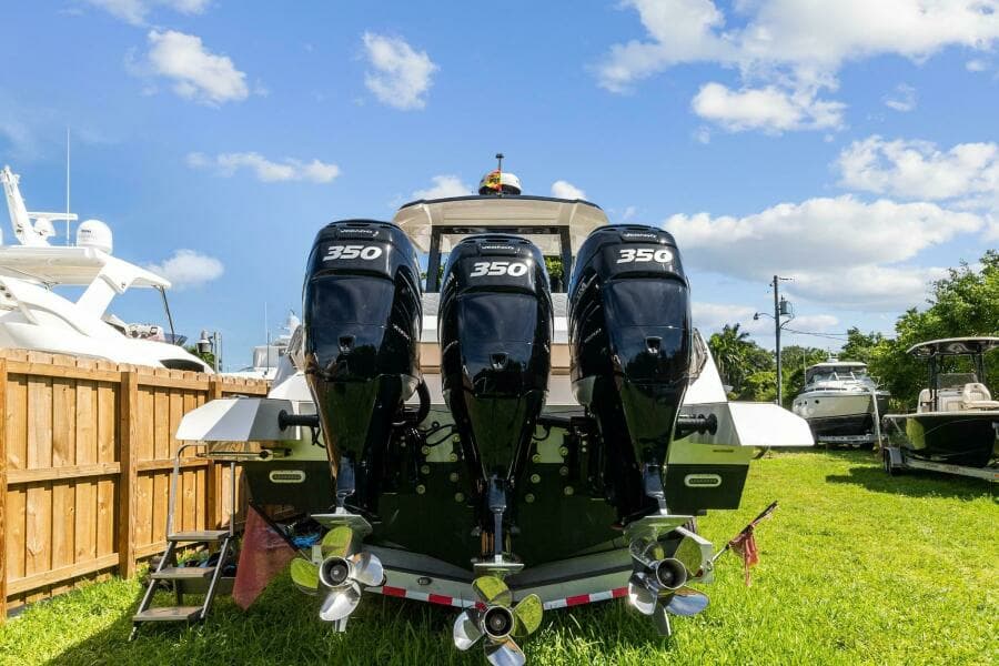 2023 Astondoa 377 Coupe Outboard