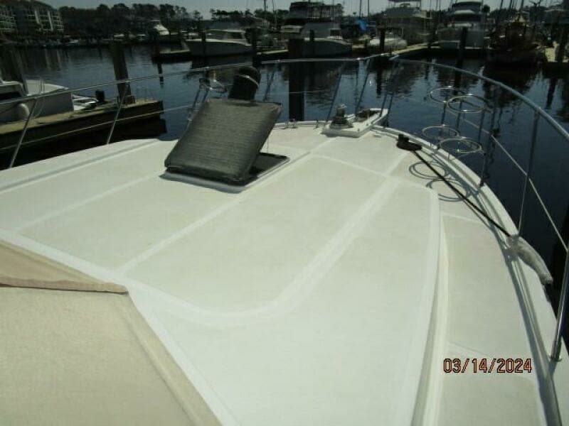 48' Camargue foredeck2