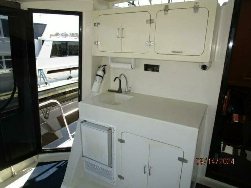 48' Camargue sundeck wetbar