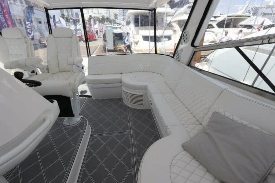 2019 Intrepid 475 Sport Yacht