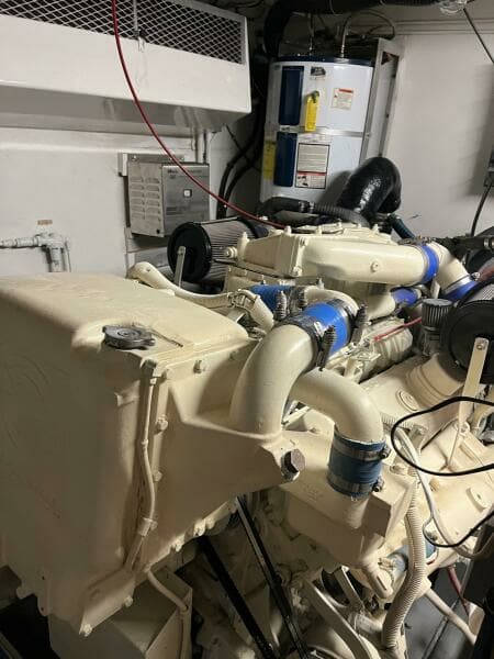 1986 Hatteras 70' Cockpit Motor Yacht