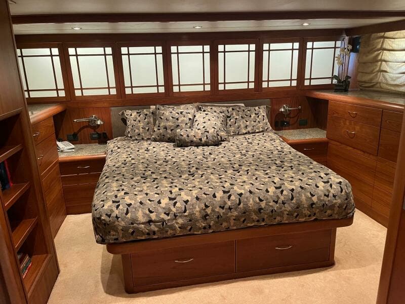 1986 Hatteras 70' Cockpit Motor Yacht
