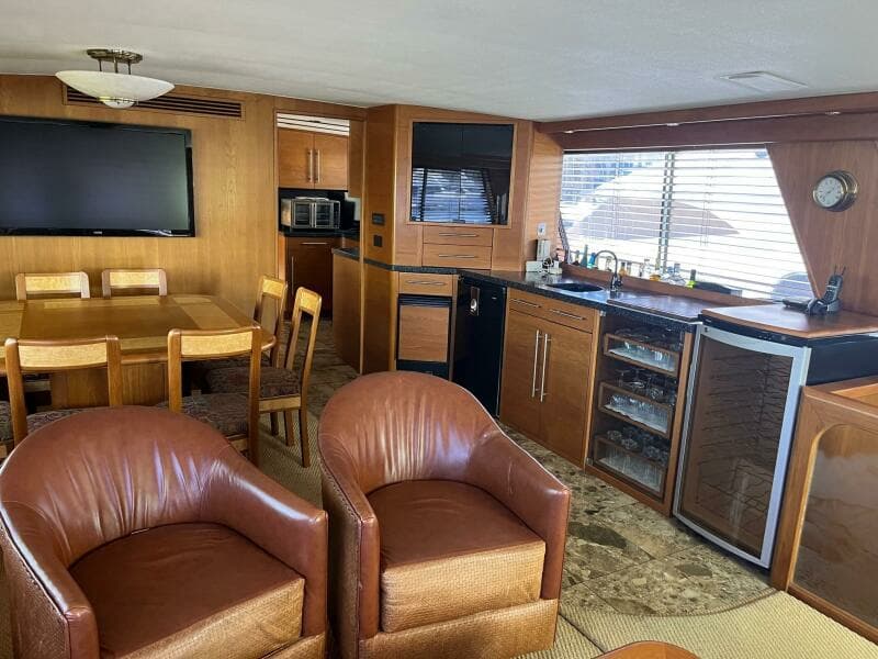 1986 Hatteras 70' Cockpit Motor Yacht