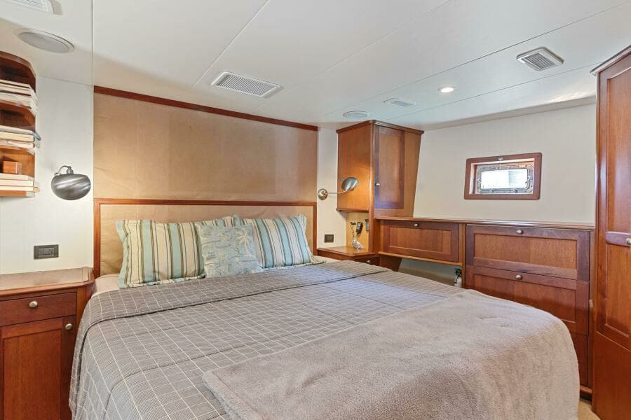 2004 Northern Marine 5700 Expedition