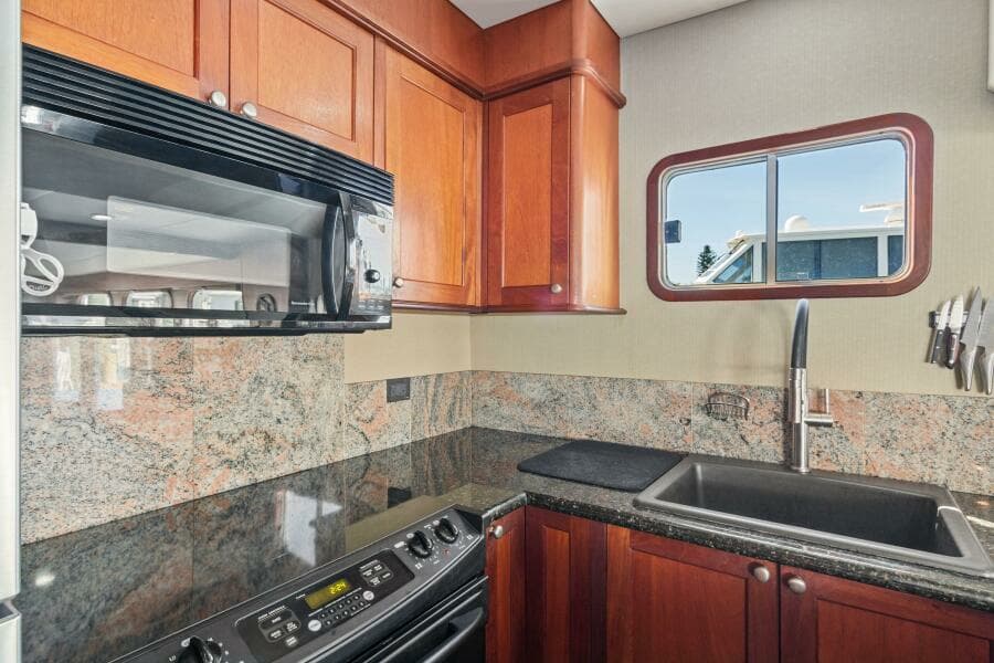 2004 Northern Marine 5700 Expedition