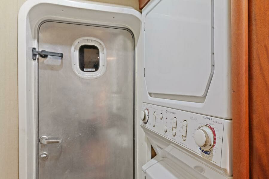 2004 Northern Marine 5700 Expedition