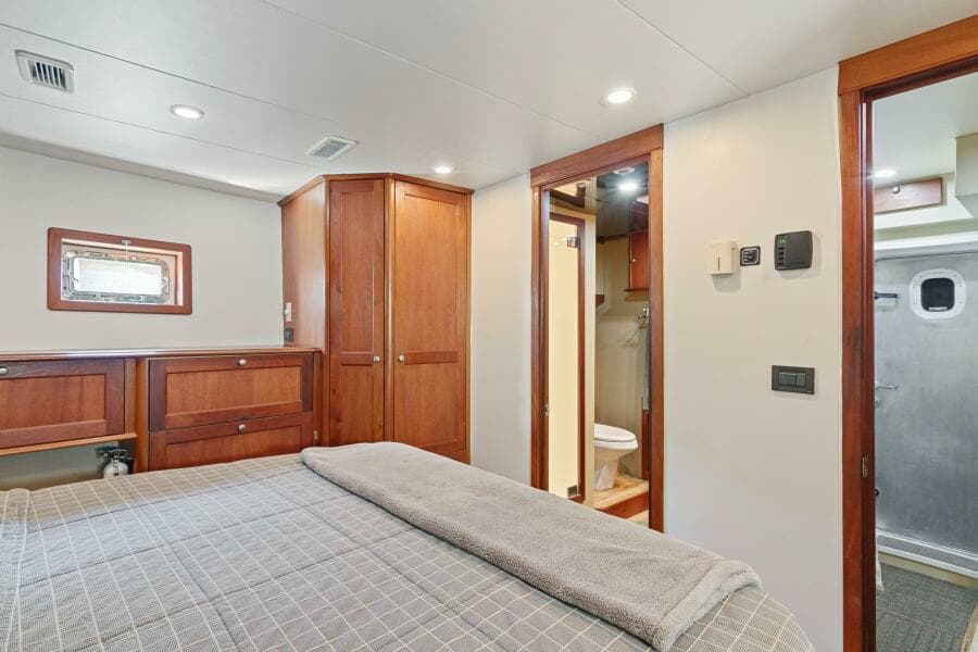 2004 Northern Marine 5700 Expedition