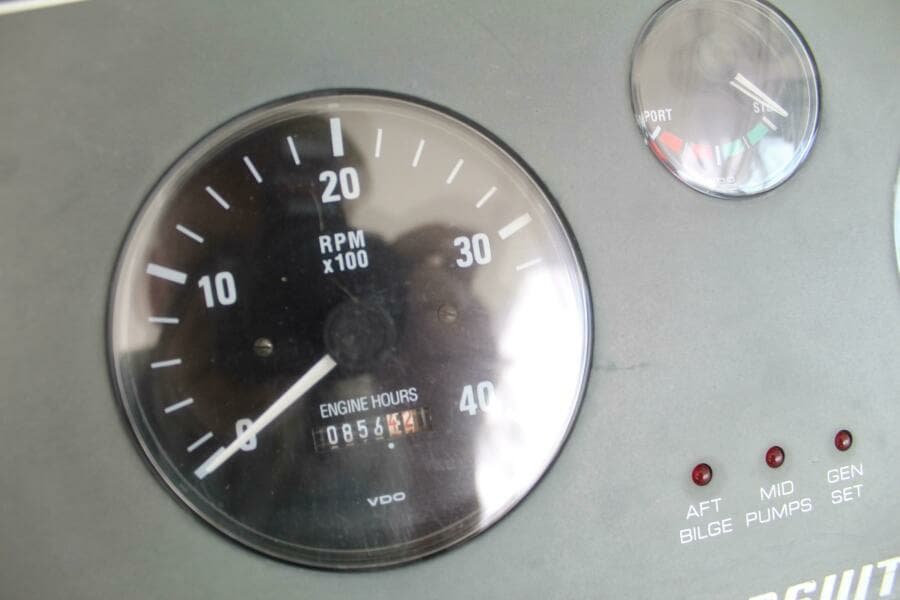 2001 Pursuit 3400 Express