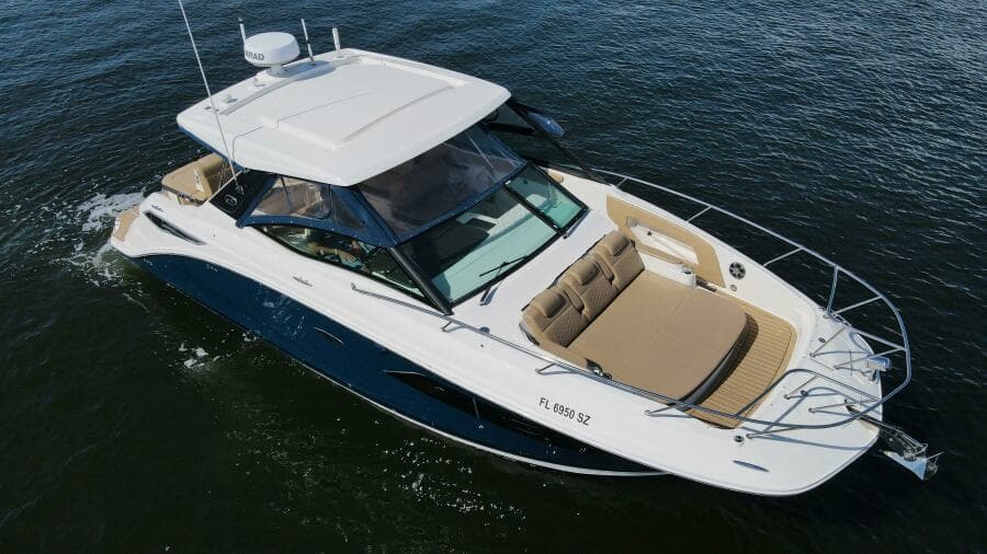 2021 Sea Ray 320 Sundancer