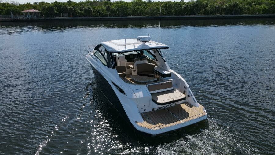 2021 Sea Ray 320 Sundancer