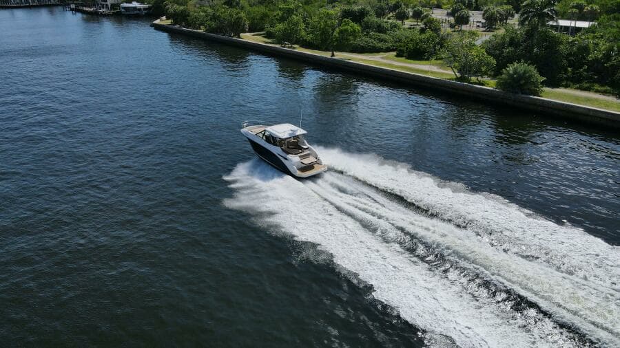 2021 Sea Ray 320 Sundancer