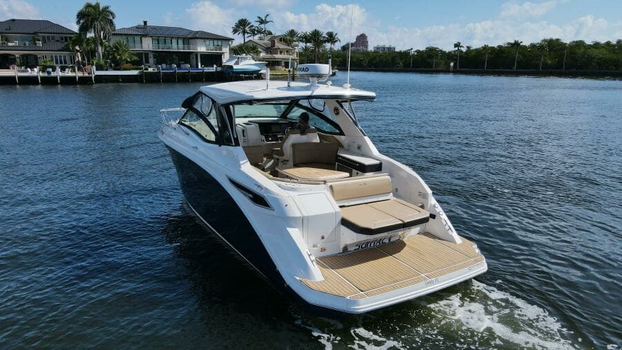 2021 Sea Ray 320 Sundancer