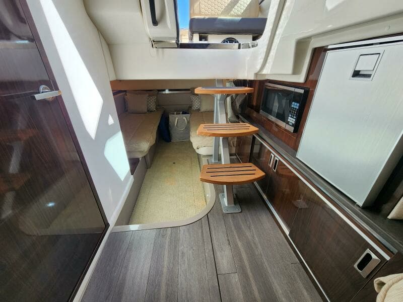 2021 Sea Ray 320 Sundancer