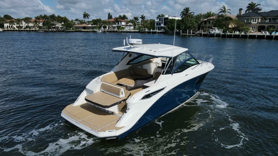 2021 Sea Ray 320 Sundancer