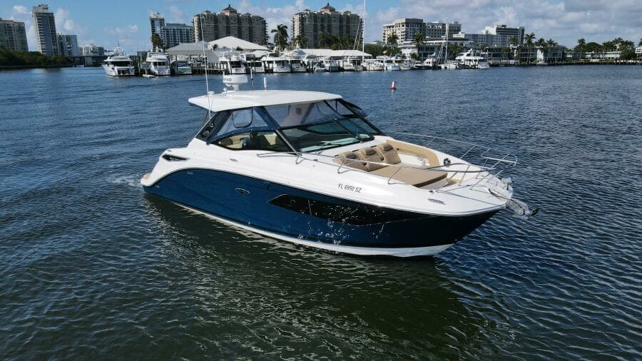 2021 Sea Ray 320 Sundancer