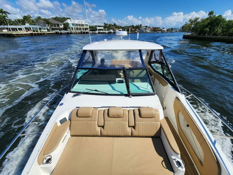 2021 Sea Ray 320 Sundancer