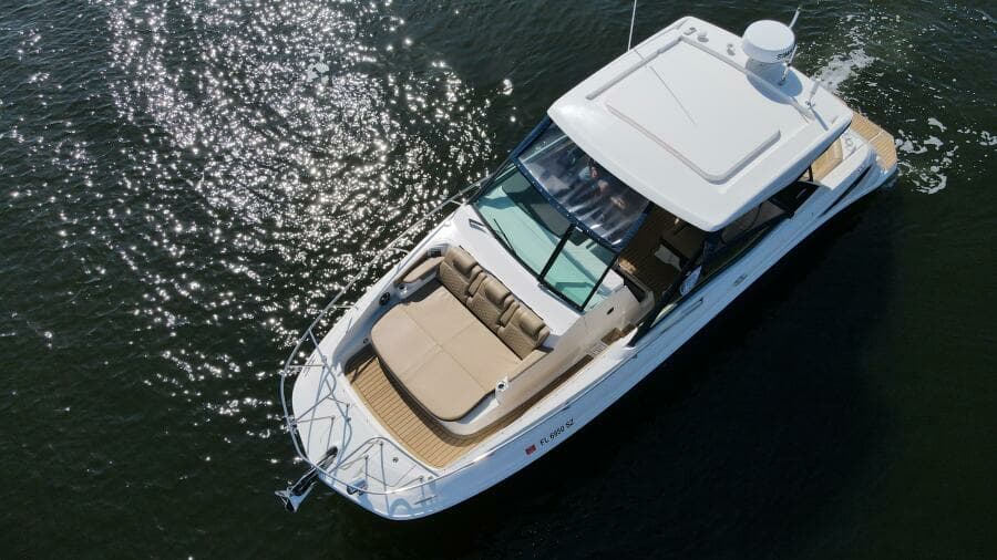2021 Sea Ray 320 Sundancer