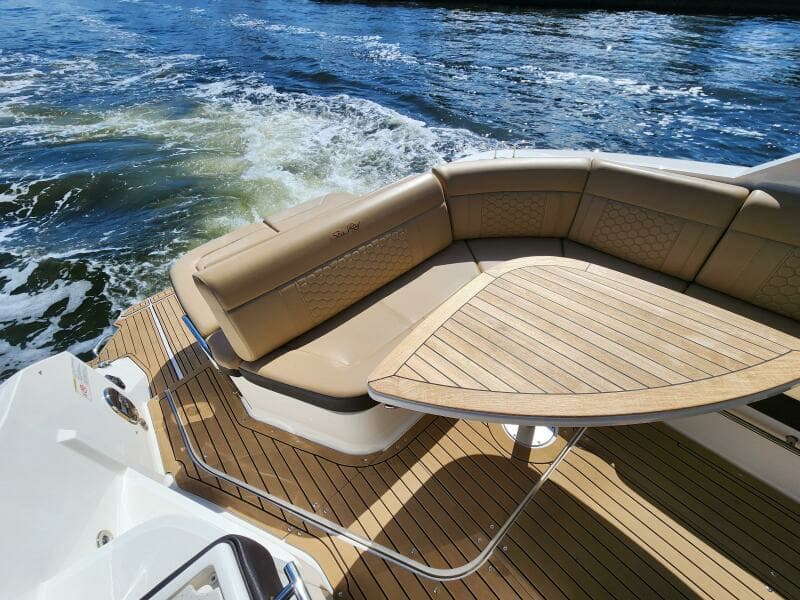 2021 Sea Ray 320 Sundancer