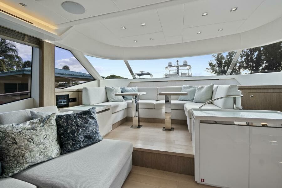 2021 Monte Carlo Yachts MCY 76 Skylounge
