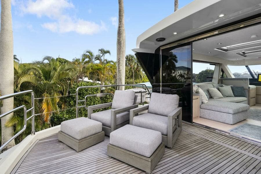 2021 Monte Carlo Yachts MCY 76 Skylounge