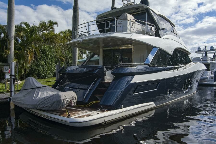 2021 Monte Carlo Yachts MCY 76 Skylounge