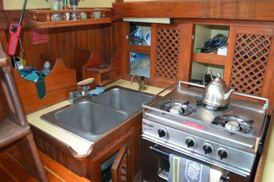 1982 Young Sun Cutter