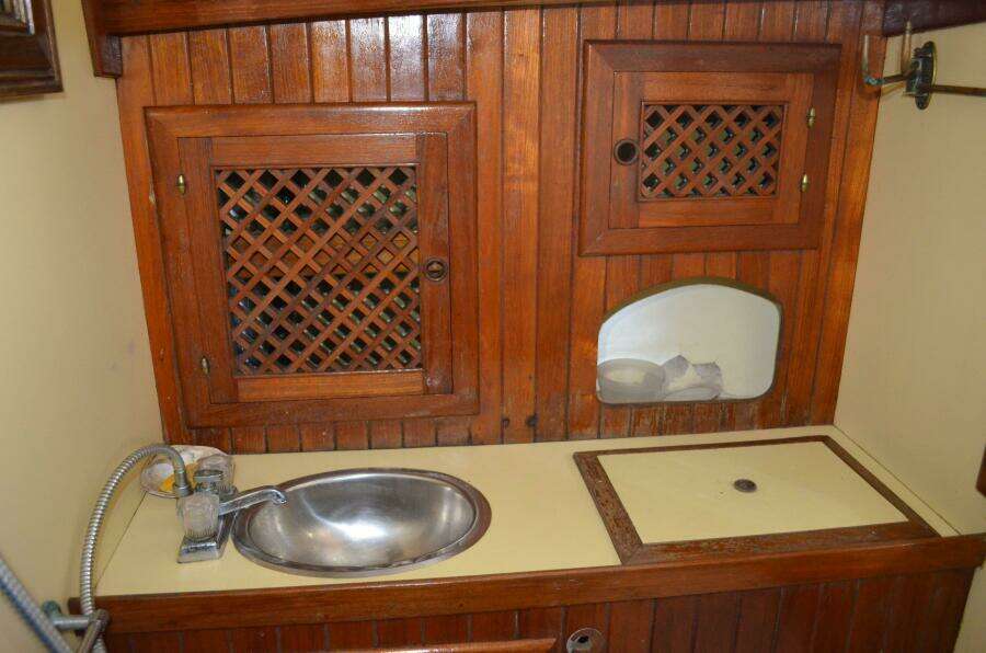 1982 Young Sun Cutter