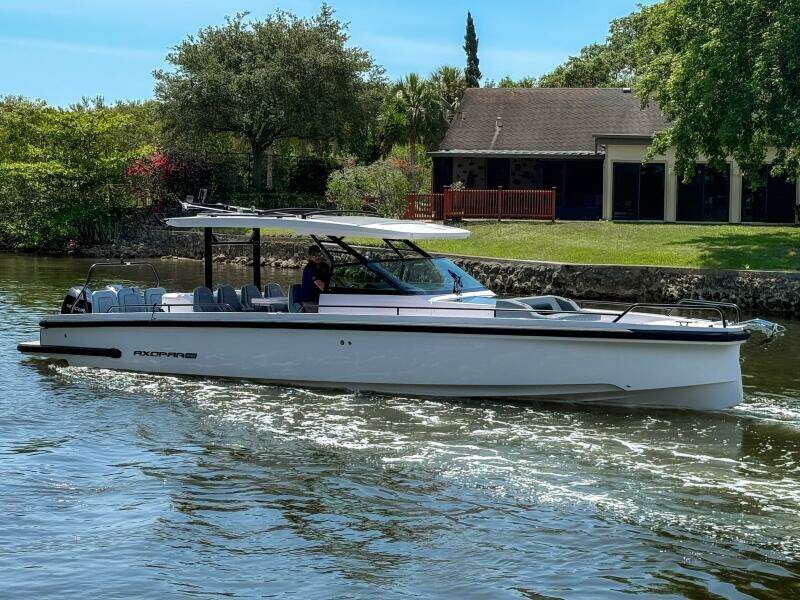 2024 Axopar 37 Sun Top