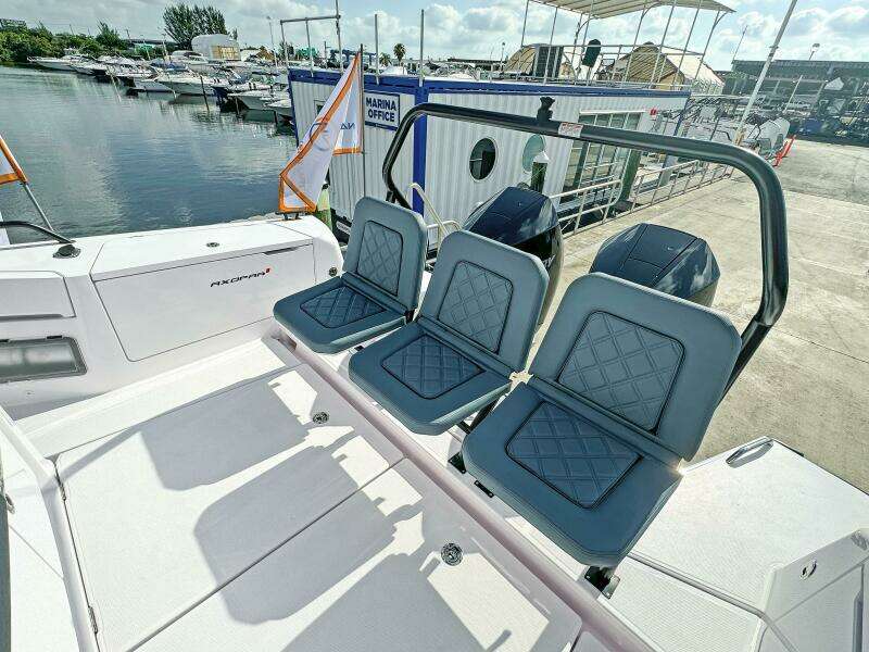 2024 Axopar 37 Sun Top