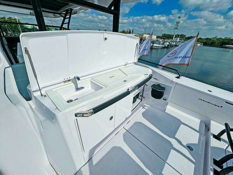 2024 Axopar 37 Sun Top