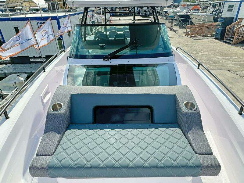 2024 Axopar 37 Sun Top