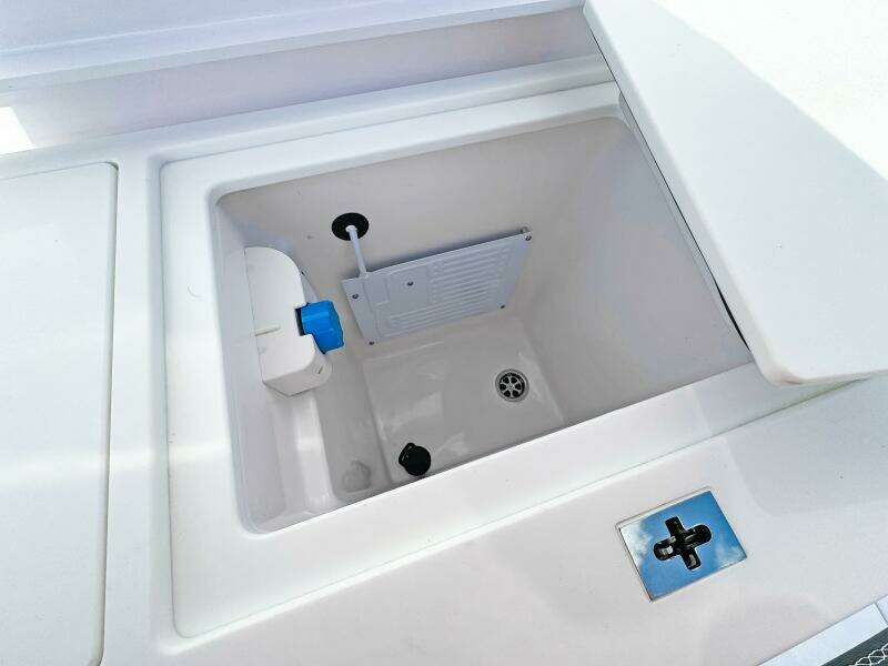 2024 Axopar 37 Sun Top