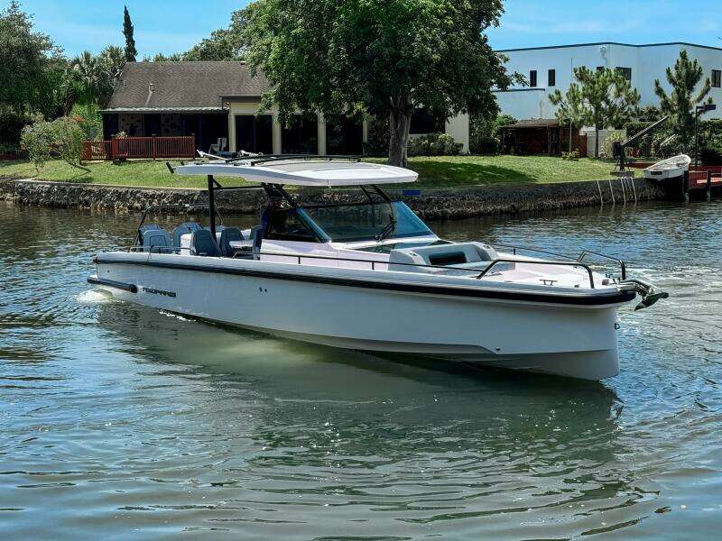 2024 Axopar 37 Sun Top