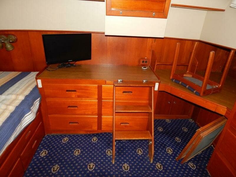 1989 Grand Banks Classic