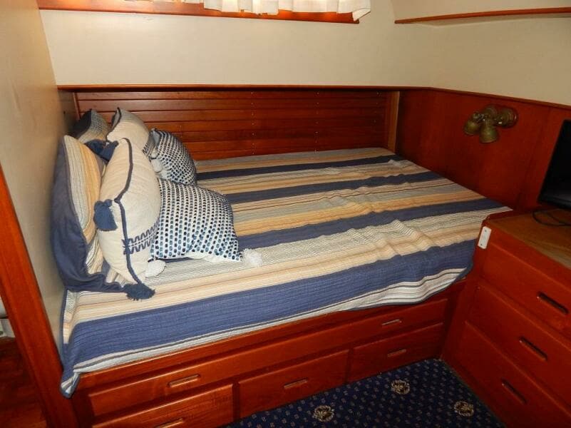 1989 Grand Banks Classic