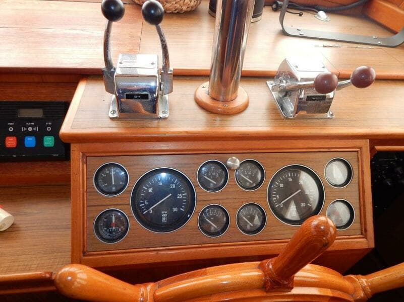 1989 Grand Banks Classic