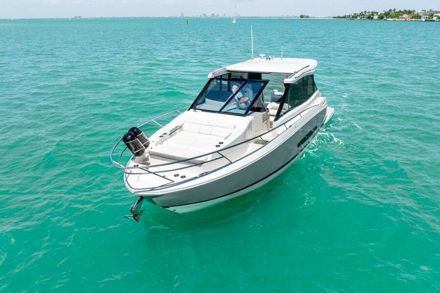 2022 Regal 36 Grande Coupe